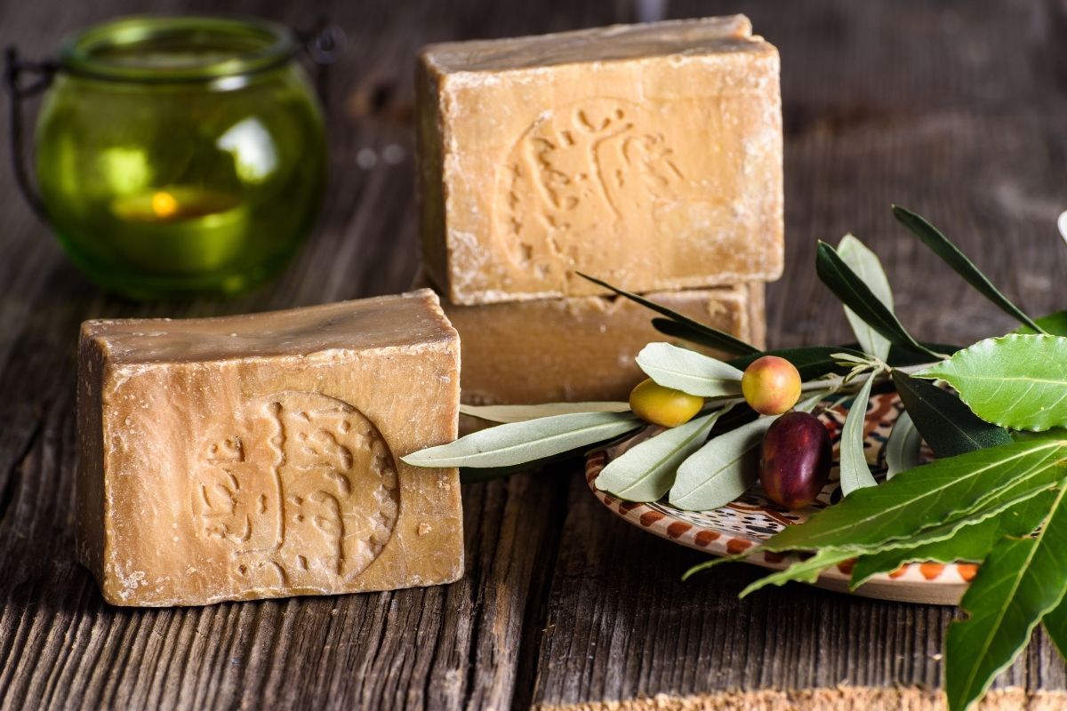 What Is Aleppo Soap: Benefits, History and Uses For Hair & Body